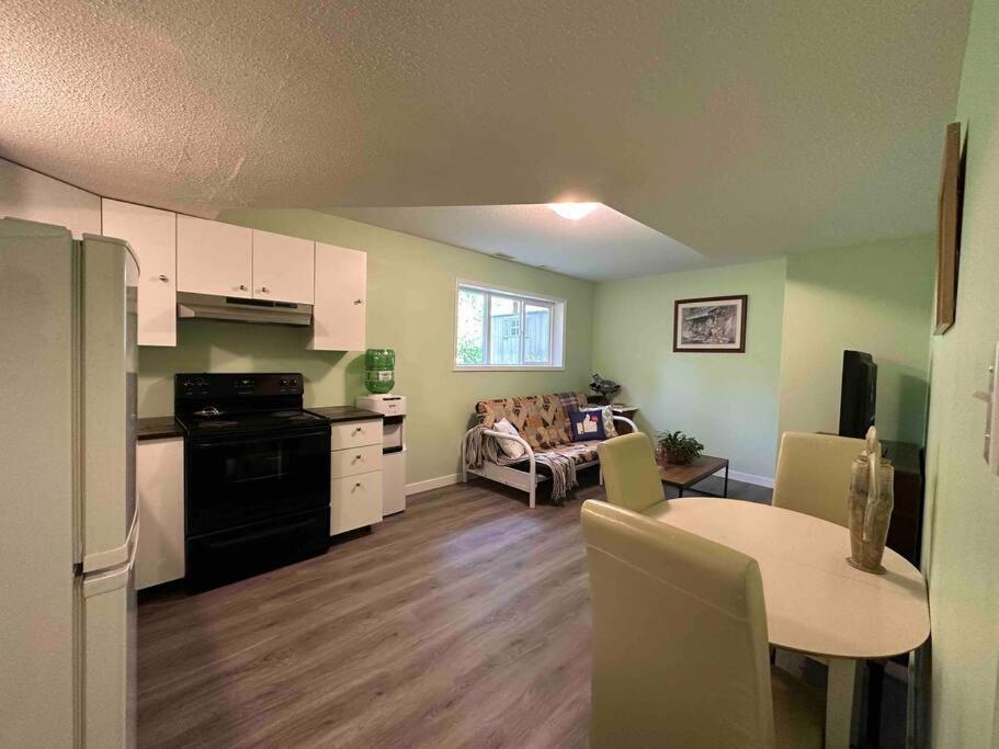 Countryroad Cozy 2 Bedrooms Basement Suite1 Nanaimo Exterior foto