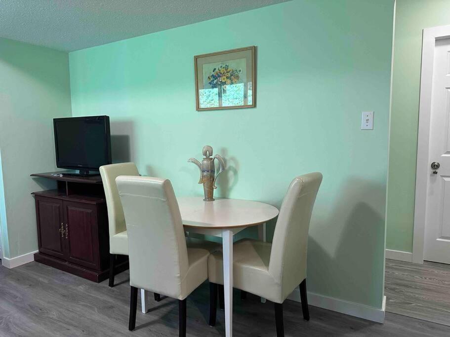 Countryroad Cozy 2 Bedrooms Basement Suite1 Nanaimo Exterior foto